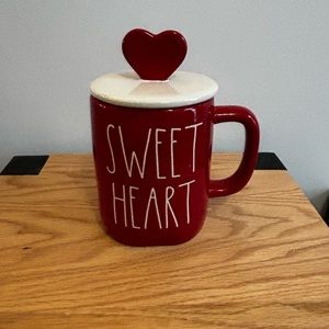 Rae Dunn mug with topper “Sweetheart”